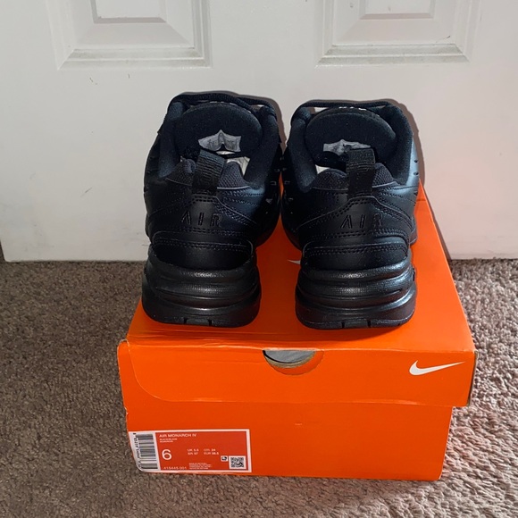 Nike Air Monarch IV Men's Athletic Black Shoes - Picture 2 of 3